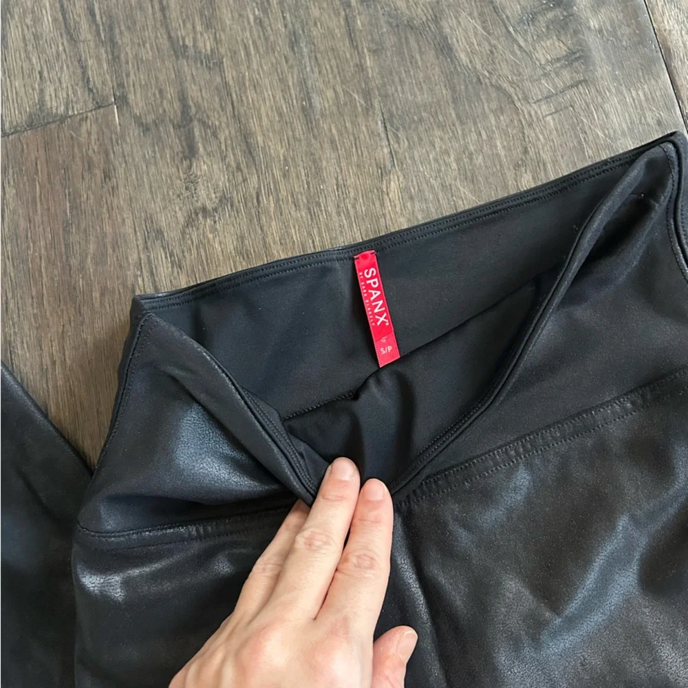 Spanx Black Faux Leather Leggings Small Shaping - Picture 6 of 6